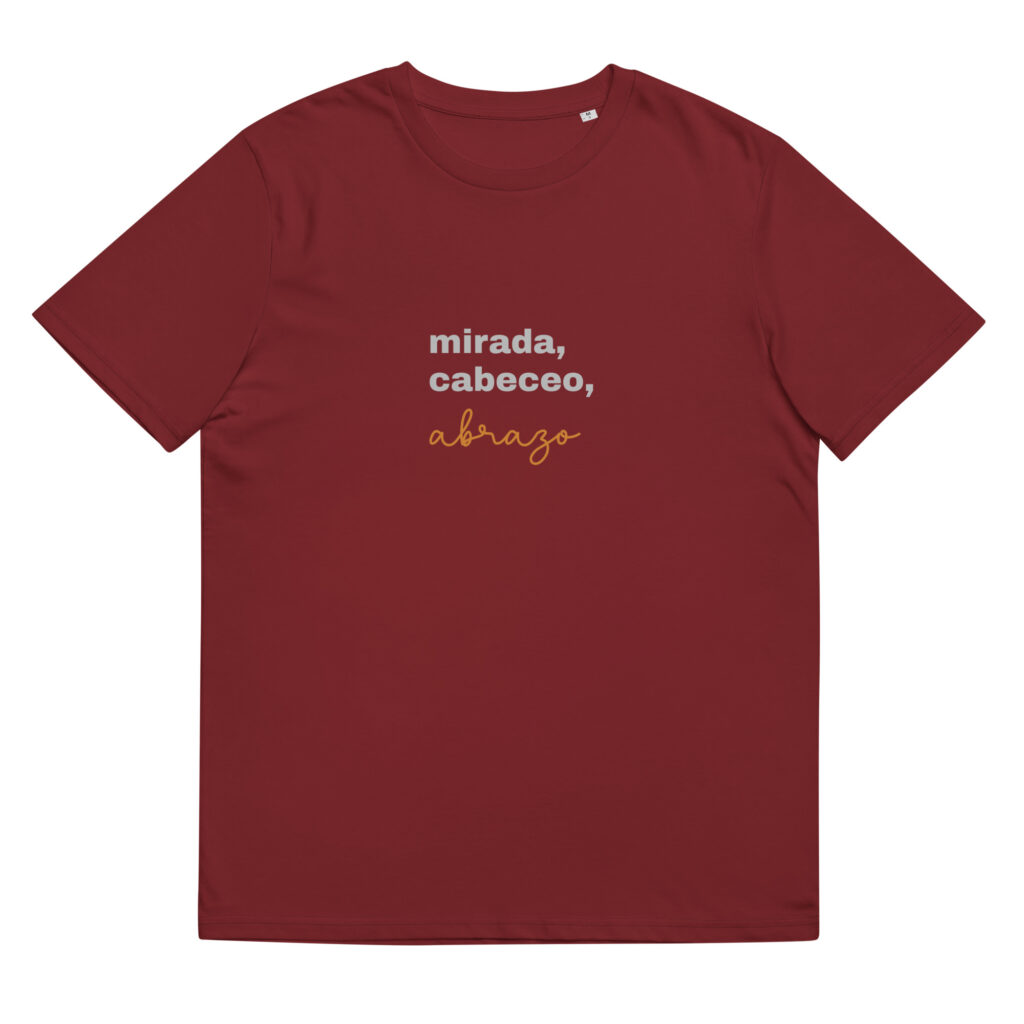 unisex-organic-cotton-t-shirt-burgundy-front-64ec3a296879d.jpg mirada, cabeceo, abrazo - Unisex-Bio-Baumwoll-T-Shirt