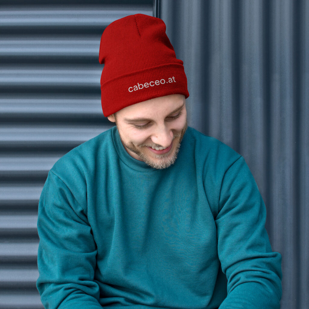 knit-beanie-red-front-6542623ca11f7.jpg Bestickte Beanie - cabeceo.at